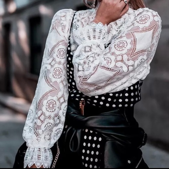 💕Sale💕Patrizia Lace Blouse - Picture 5 of 11